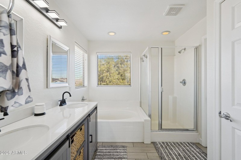 33-web-or-mls-W Pueblo Ave-L1701-033