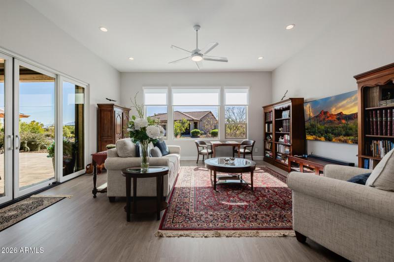 Great room w/remote blinds