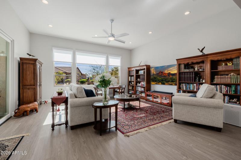 Great room w/remote shads