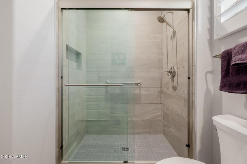 Guest bath w/shower in lieu of tub