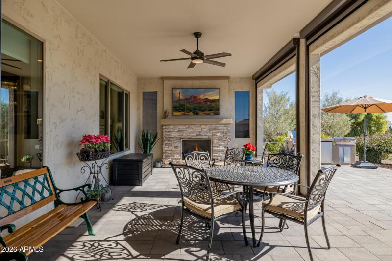 Covered patio w/fireplace