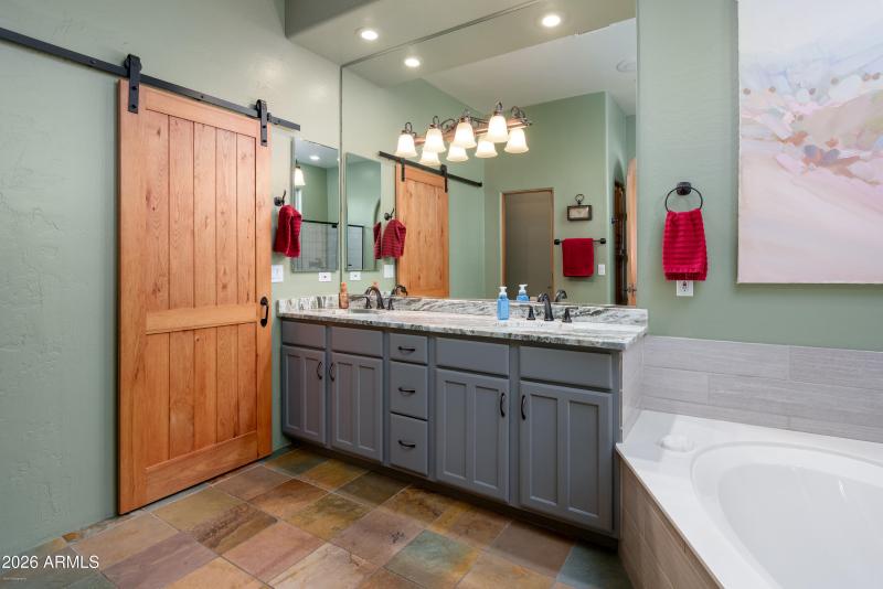 100 Rio Sinagua Master Bathroom