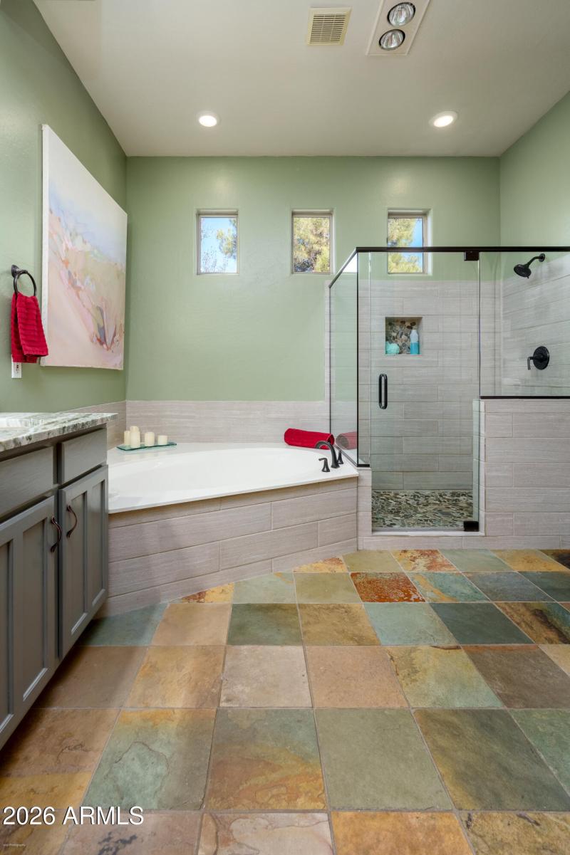 100 Rio Sinagua Separate Shower and Bath