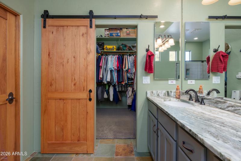 100 Rio Sinagua Spacious Walk-In Closet