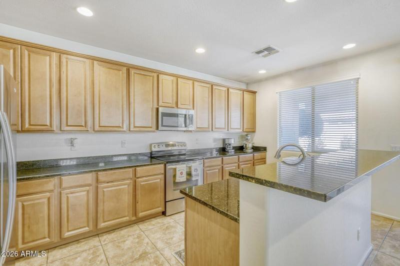 874 E Furness dr - Web Quality - 011 - 1