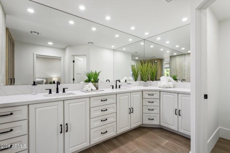 20250124193459215874000000-o