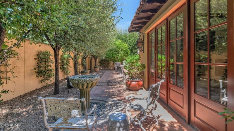 4949 E Lincoln Dr-print-009-004-TOD7403-