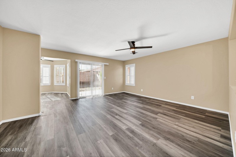 3323 W Saint Anne Ave-9