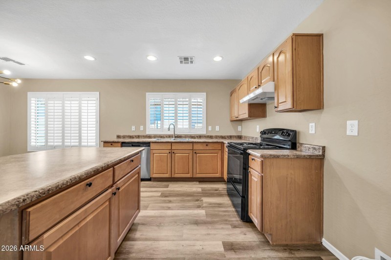 3323 W Saint Anne Ave-17