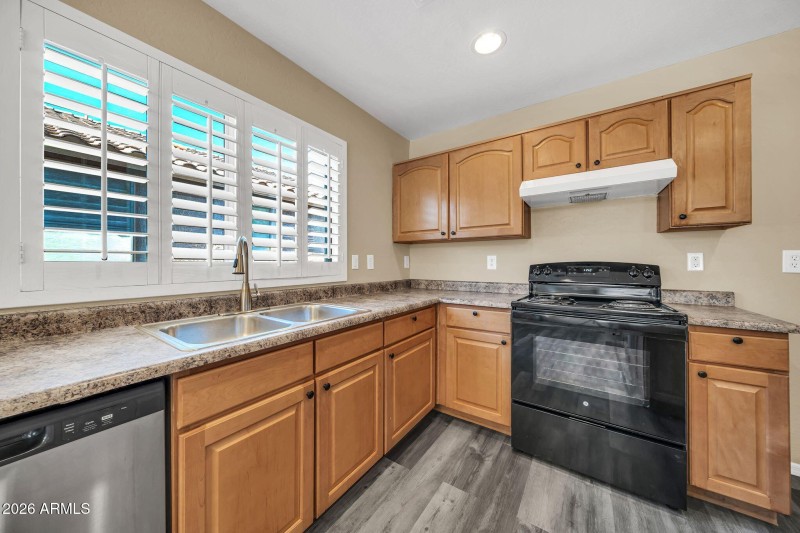 3323 W Saint Anne Ave-18