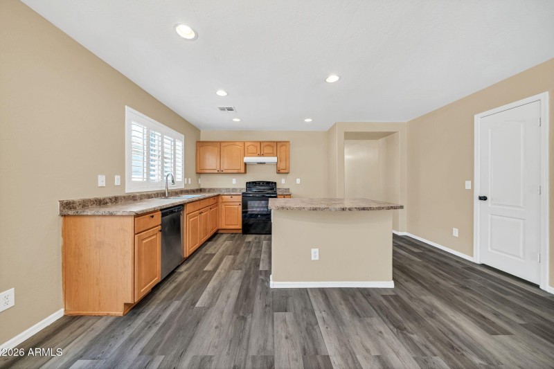 3323 W Saint Anne Ave-20