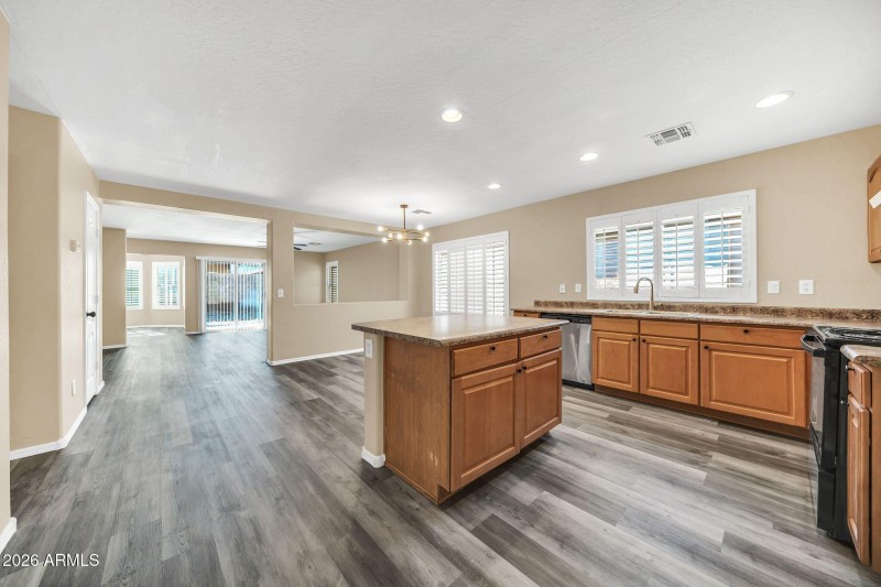 3323 W Saint Anne Ave-22