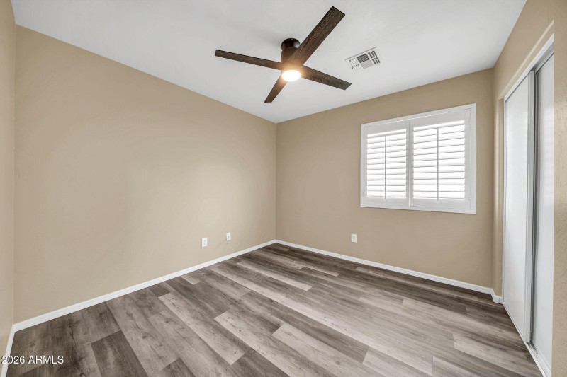 3323 W Saint Anne Ave-31