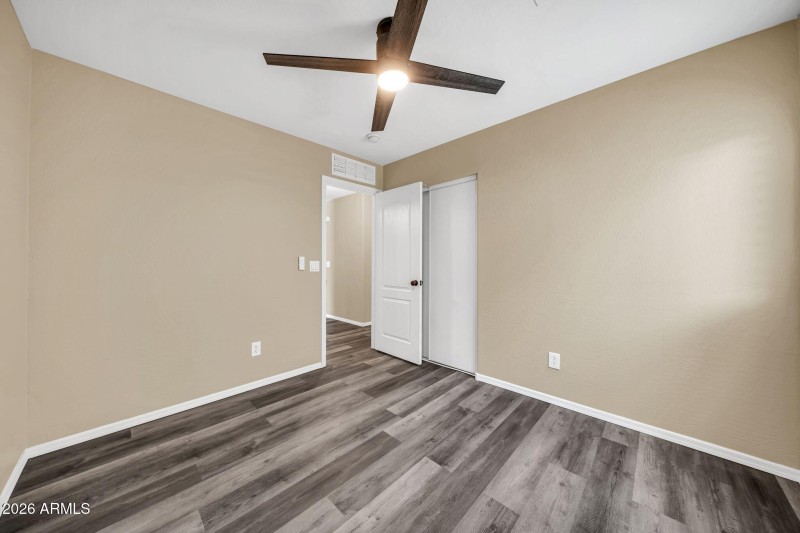 3323 W Saint Anne Ave-32