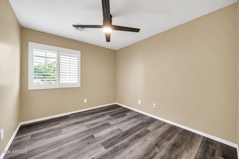 3323 W Saint Anne Ave-33