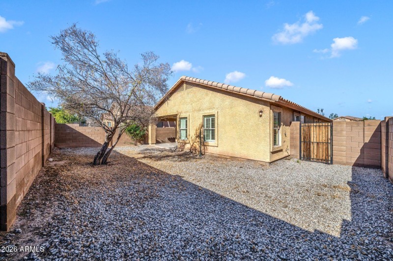 3323 W Saint Anne Ave-40