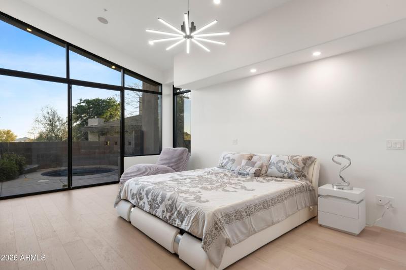 017_Spacious Primary