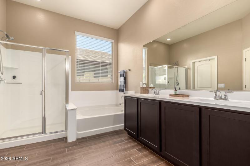 19 Master Bathroom