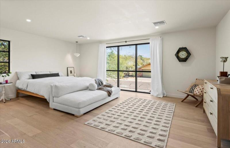 Primary Suite w Camelback Views