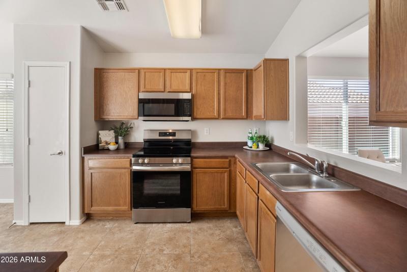 7570 W Nicolet Ave-7