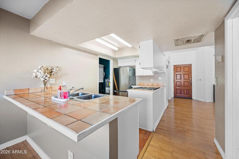 15-2020WUHD211-ocupix-