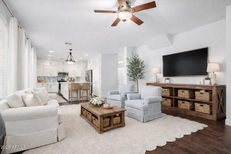 10EAEE0A-D8B5-4828-A2F7-634612E3E37F 2