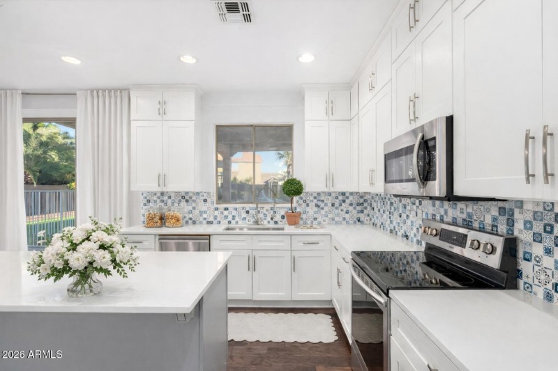 E4CC7556-6AEB-47F6-98E6-3EAAE79F2AE7 3