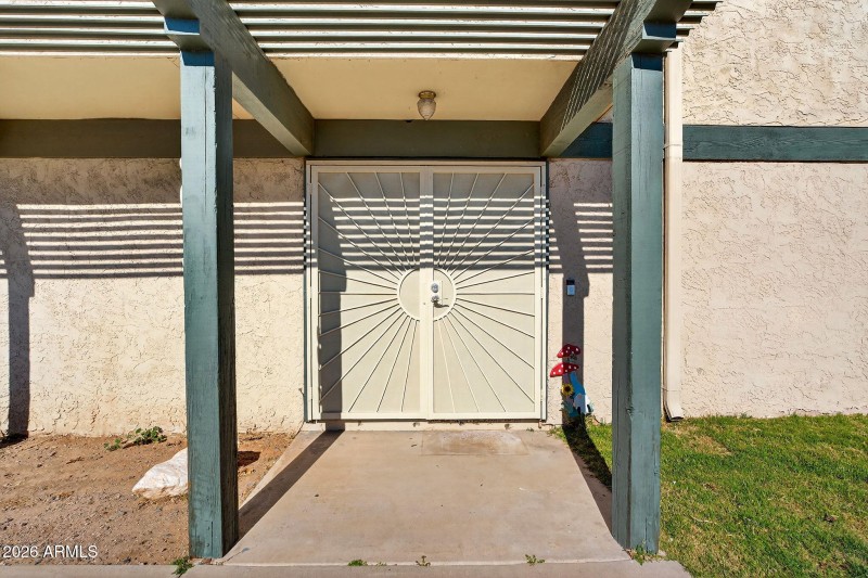 3-web-or-mls-01- W Golden Ln