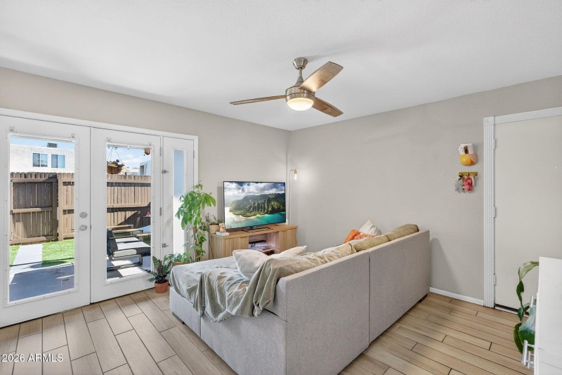 5-web-or-mls-07- W Golden Ln