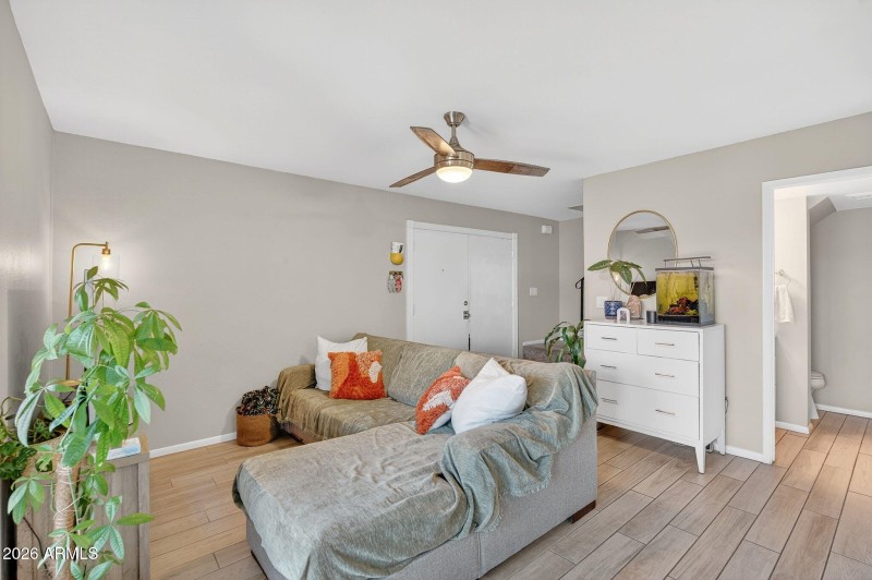 6-web-or-mls-06- W Golden Ln