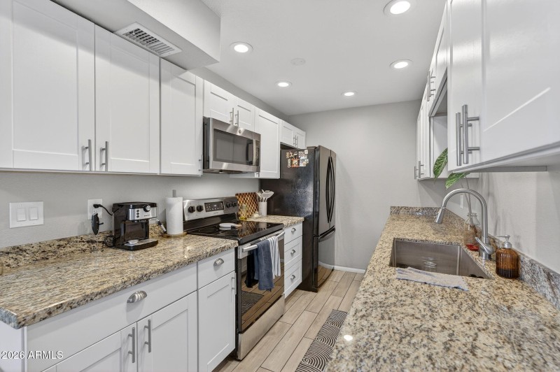 10-web-or-mls-13- W Golden Ln