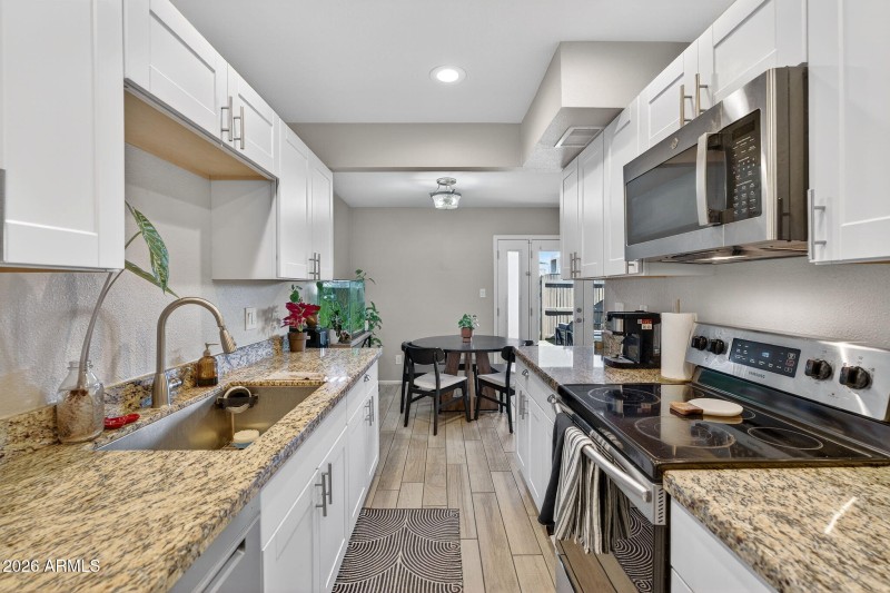 11-web-or-mls-14- W Golden Ln