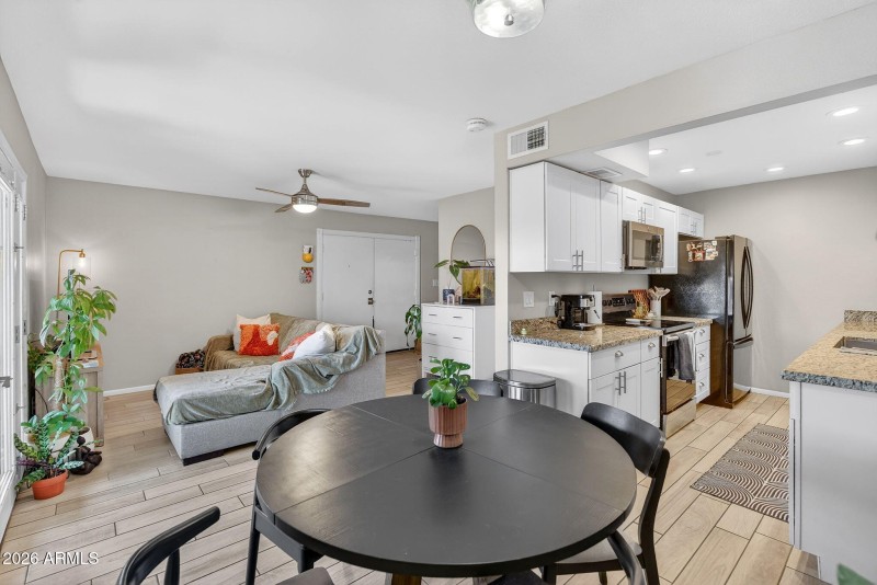 14-web-or-mls-11- W Golden Ln