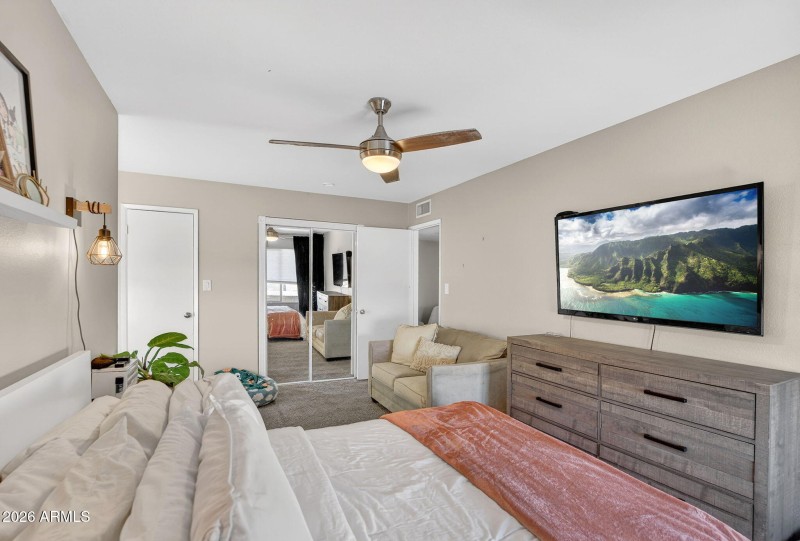 17-web-or-mls-18- W Golden Ln