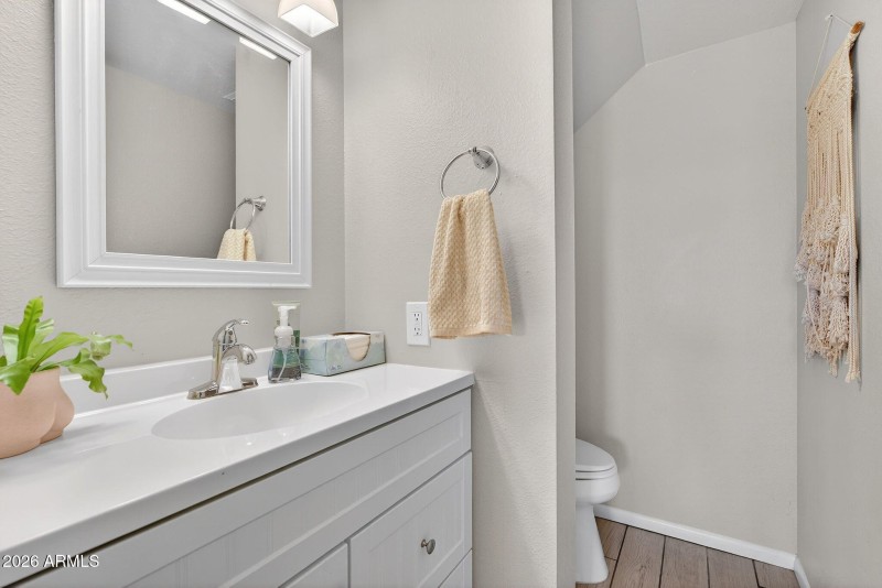 23-web-or-mls-09- W Golden Ln