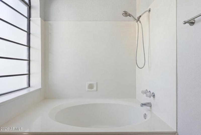 017-primary-bathroom