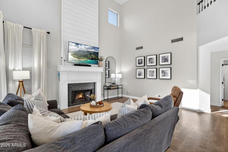 15-web-or-mls-76- W Hackberry Dr - Edit