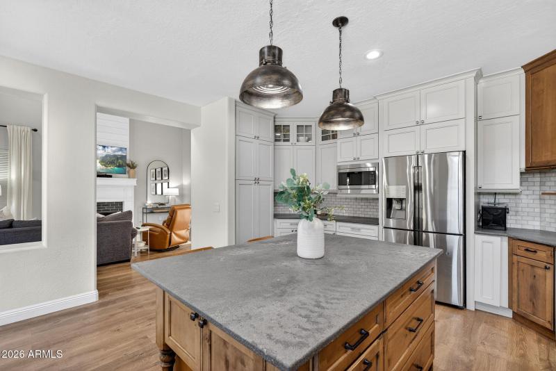 23-web-or-mls-71- W Hackberry Dr