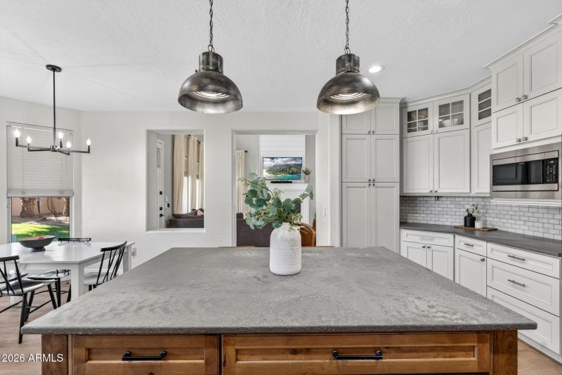 24-web-or-mls-72- W Hackberry Dr