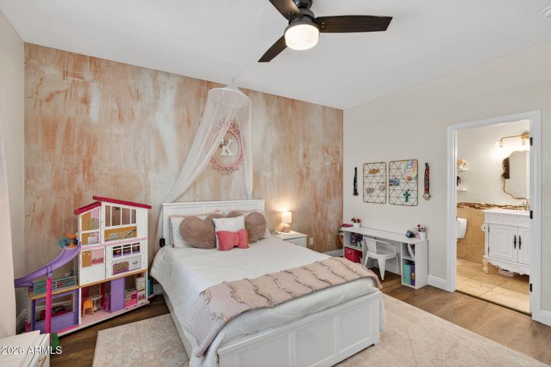 55-web-or-mls-33- W Hackberry Dr