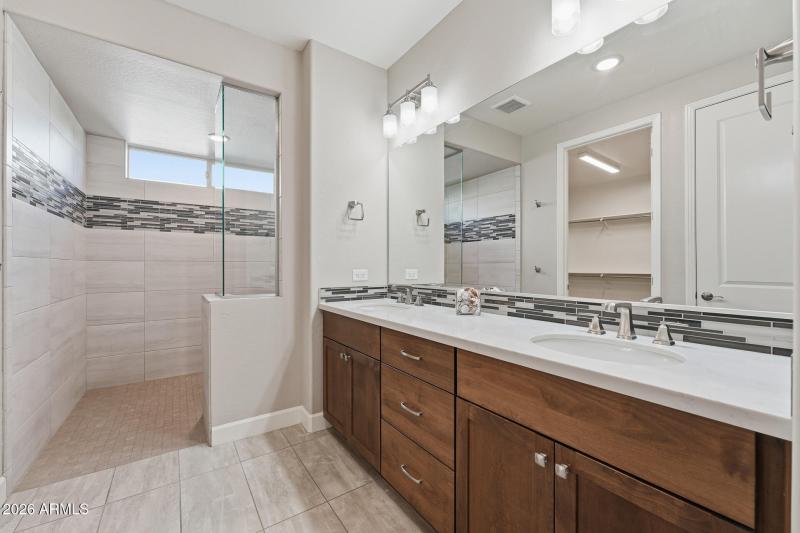 024-primary-bathroom