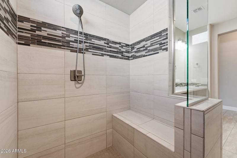 025-primary-bathroom