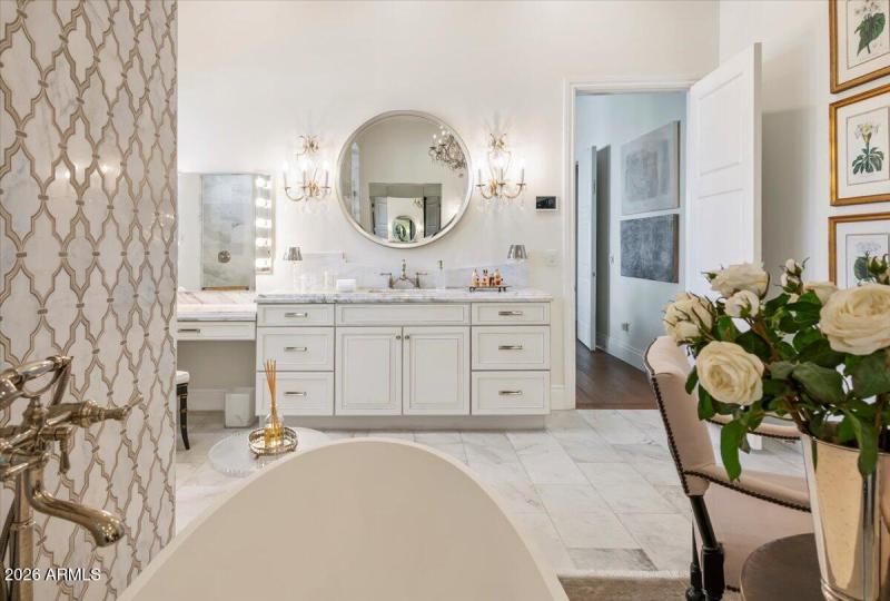 067-5022 E Orchid Ln 54