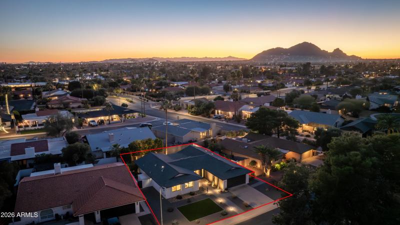 8553 East Vía de Sereno-89