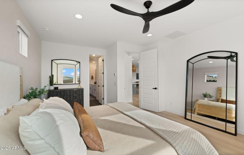 33-web-or-mls-Primary Bedroom1