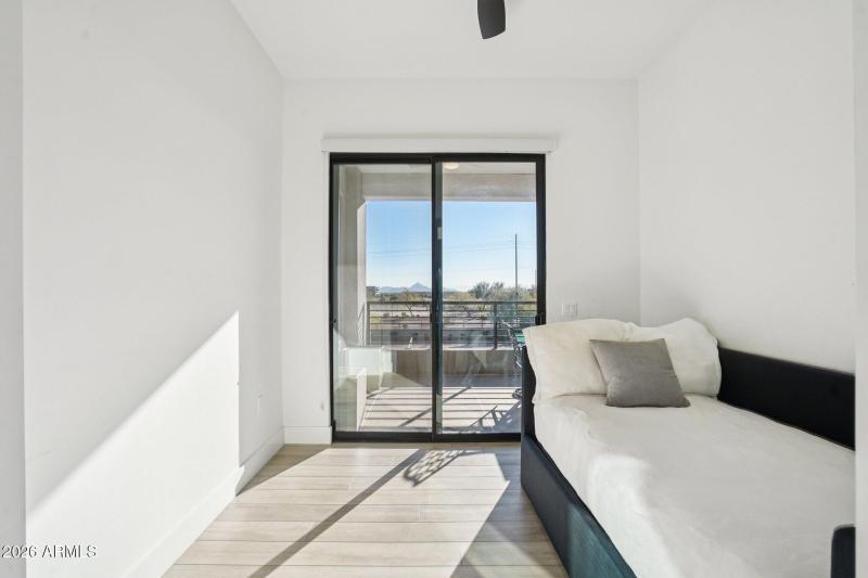 28-web-or-mls-E Deer Valley Dr-S1701-028