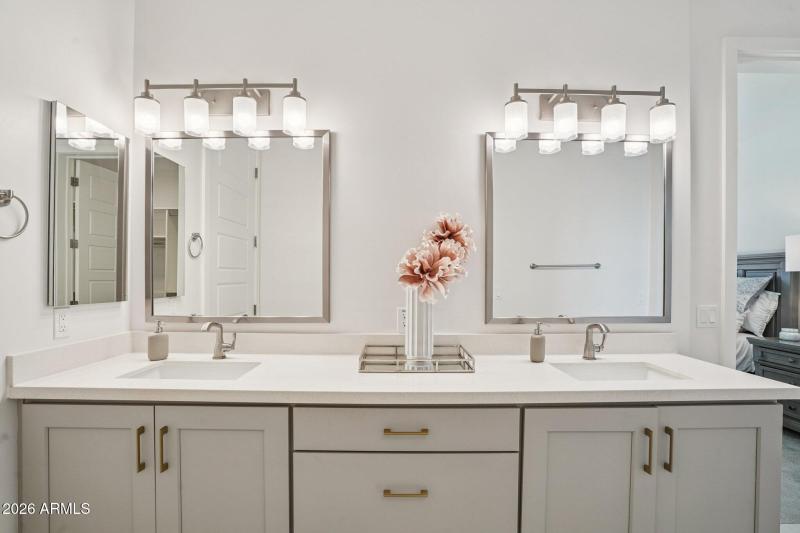 37-web-or-mls-E Deer Valley Dr-S1701-037