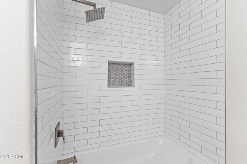 Bath 2, Tub/Shower