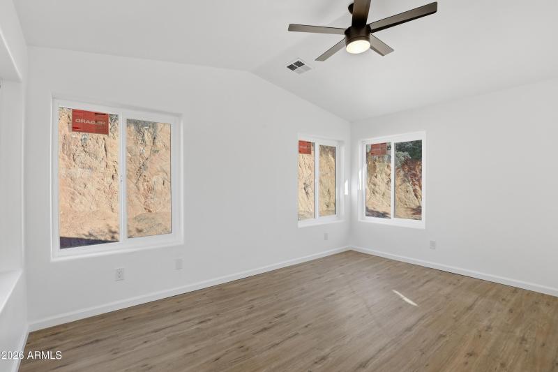 mls-414_Frontier_St_006