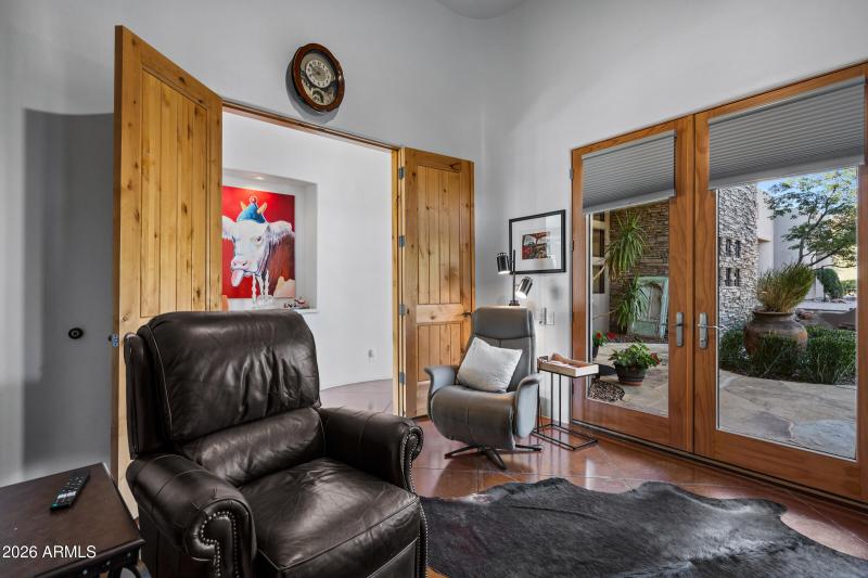 Office with exit to courtyard